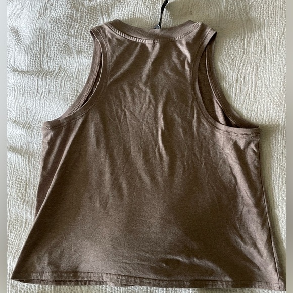 Vuori Energy Tank in Hazel Heather Small - Picture 4 of 4